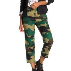 Burberry bookbury camo print cropped leg pants